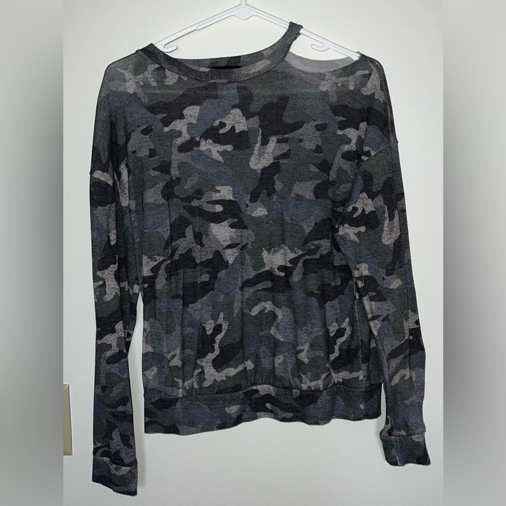 Long sleeve, Single cold-shoulder, Gray Camo Shirt